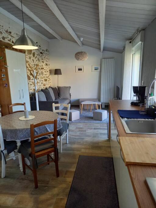 Lac Grand Lieu : Maisonnette Au Calme Avec Jardin Saint-Lumine-de-Coutais Kültér fotó